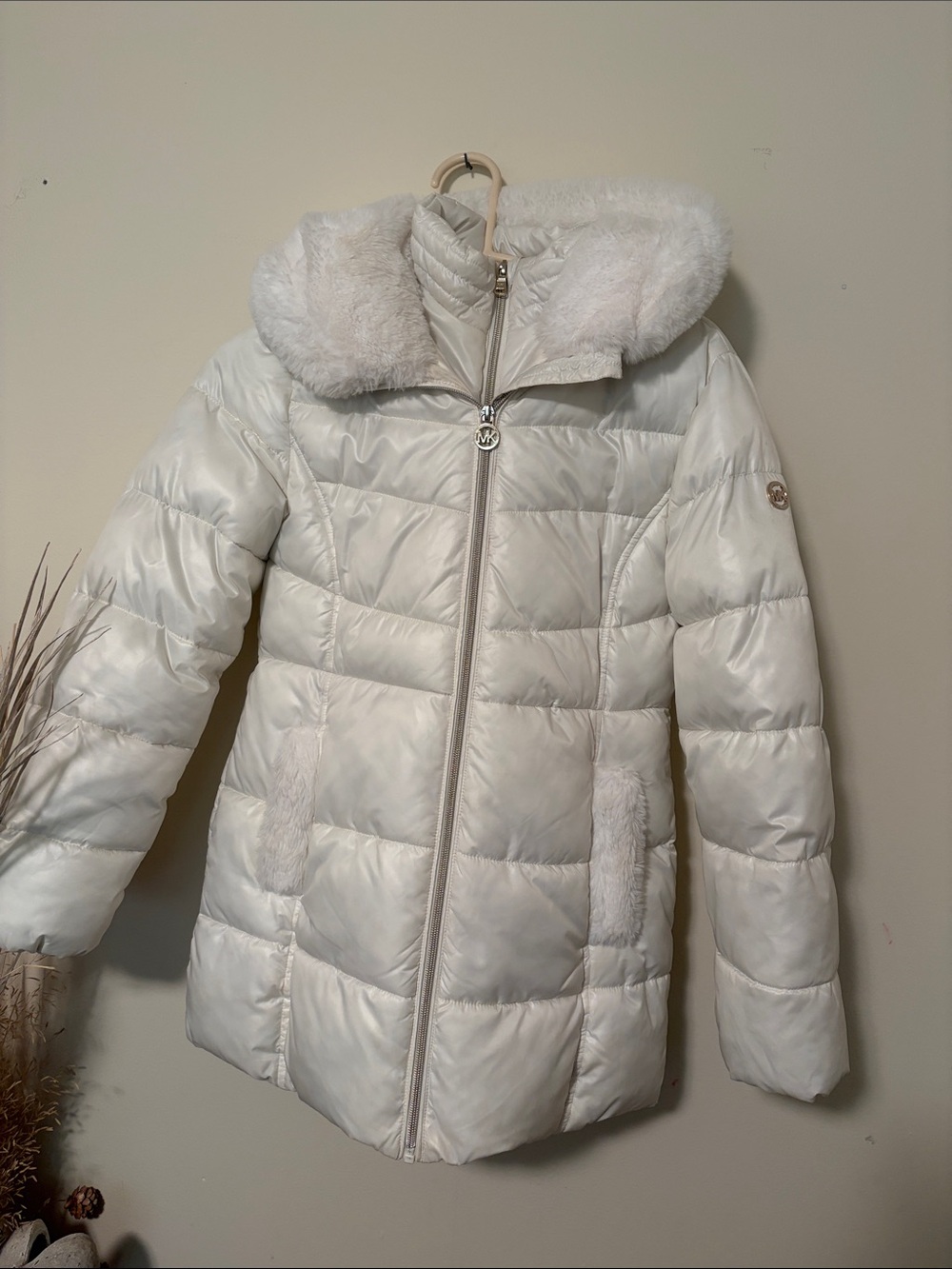 Michael Kors Cream Quilted Puffer Jacket with Faux Fur Collar